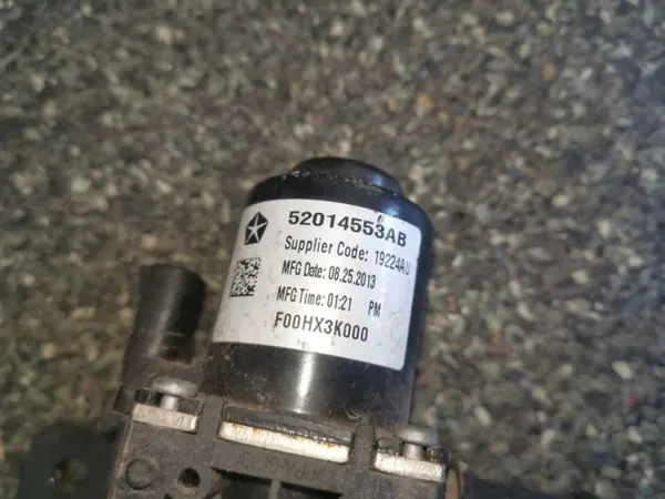Motor de bomba de agua OEM 52014553AB para FIAT 500 1.4L image 3