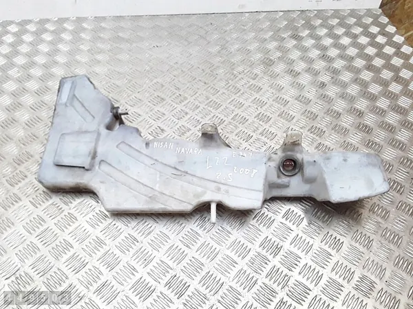 Nissan Navara Tuulilasinpesunesteen Säiliö OEM 28910-EB500 image 3