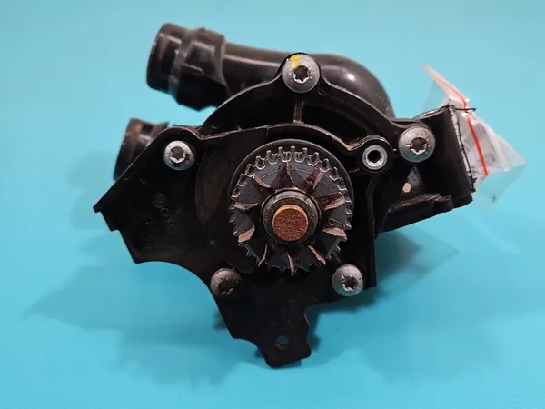 Vattenpump Audi A4 B8 2.0 TFSI image 2