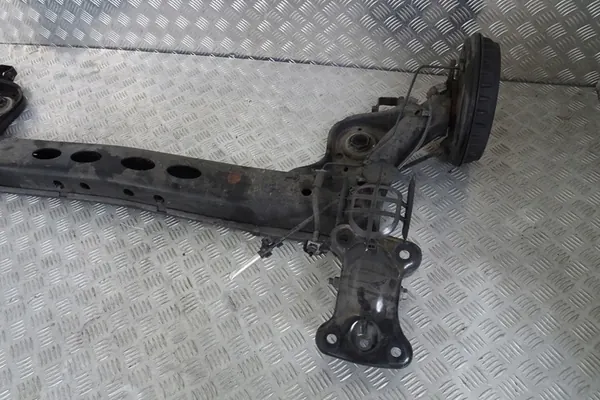 SEAT ARONA - Trave di Sospensione Posteriore image 4