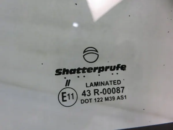 Pare-brise avant OEM M1038829 - État d'occasion image 3
