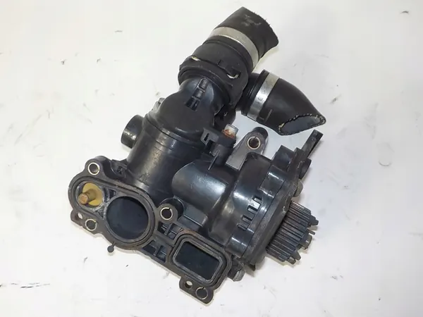 AUDI A4 B6 1.8 TFSI Vattenpump 06H121026B image 3