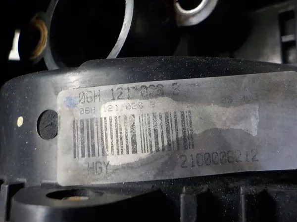 AUDI A4 B6 1.8 TFSI Vattenpump 06H121026B image 4