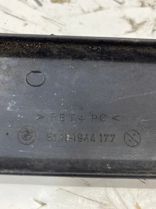 BMW Etu Puskuri Vasemman Reunan Koriste E34 ennen 03/94 OEM 51111944177 image 5