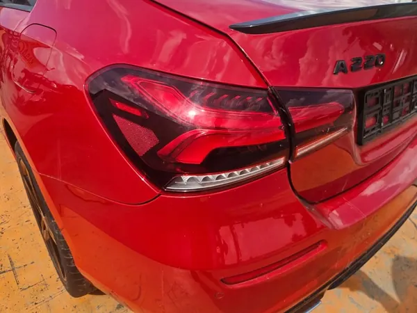 Mercedes A220 SEDAN W177 2018/07 Linker Achter LED-Lamp image 2