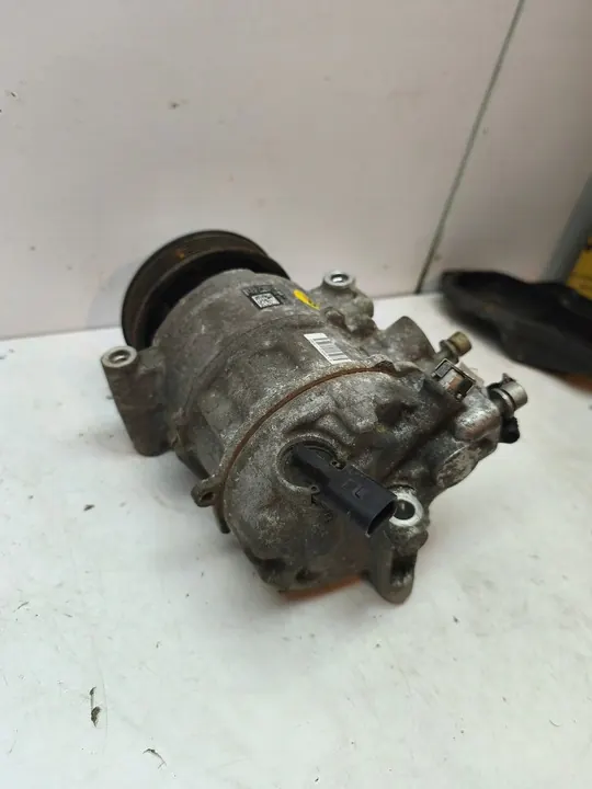 Compressore AC Volkswagen 5Q0816803 image 6