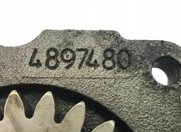 Pompe à huile moteur OEM 4897480 - État utilisé image 5