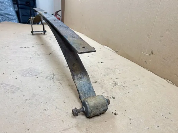 Ressort arrière d'occasion OEM MAM79980 pour VW Caddy image 3