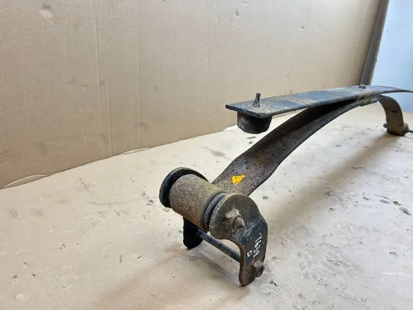 Ressort arrière d'occasion OEM MAM79980 pour VW Caddy image 4
