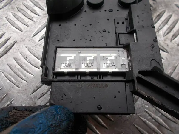 NISSAN X-TRAIL T33 batterisäkringsmodul OEM image 3