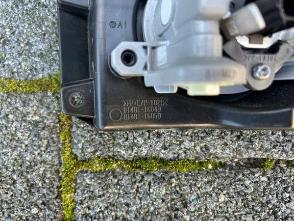 Oikea halogenikiinnike OEM 81481-16040 image 3