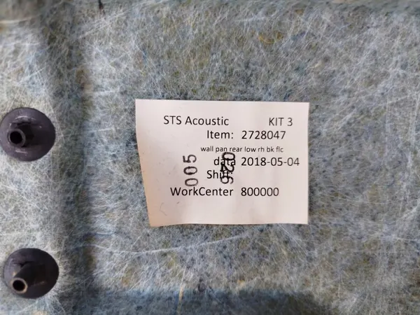 Scania G NTG takaohjaamon oikea säilytystilavuori OEM 2728047 image 3