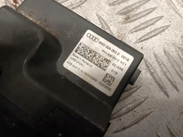 Brandstofpompmodule Audi A4 S4 B9 9W 2017 OEM 8W0906093D image 4