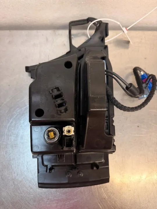 Insert USB AUX pour accoudoir OEM 9206729 BMW 5 F10 F11 image 3