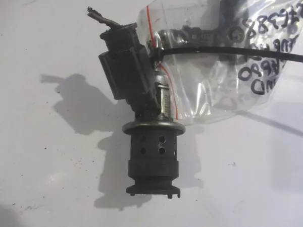 Injector AdBlue Peugeot OE 9802763880 - Usado image 3