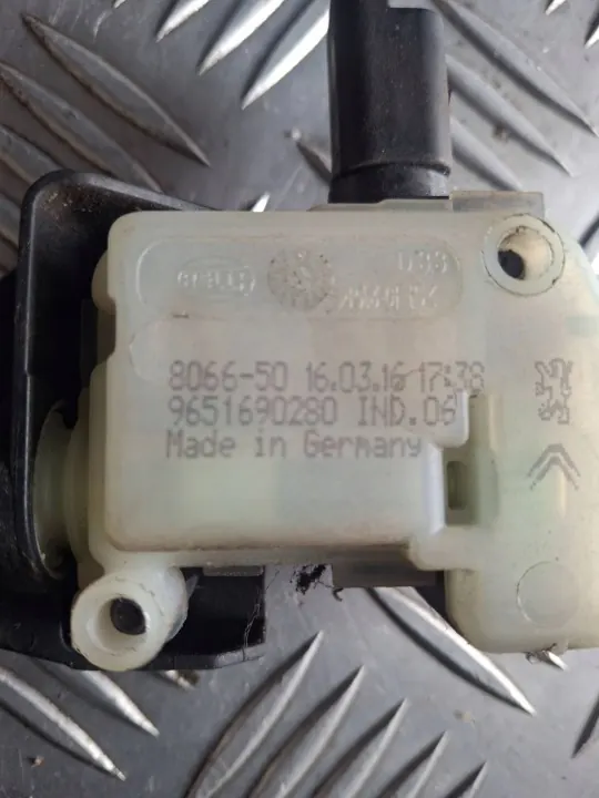 Kraftstoffklappen-Aktuator Citroen DS4 2016 OEM 806650 image 5