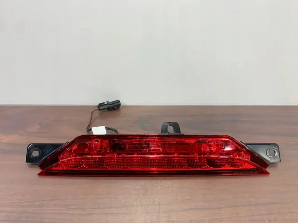Feu Stop Chrysler Pacifica OEM 68228795AB 2017-2020 image 2