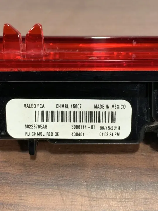 Feu Stop Chrysler Pacifica OEM 68228795AB 2017-2020 image 9