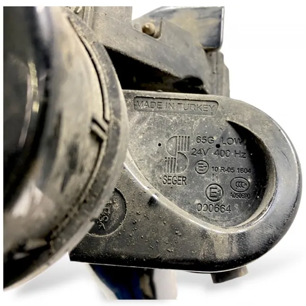 MAN Trittplattenhalterung links OEM 81615106007 image 3