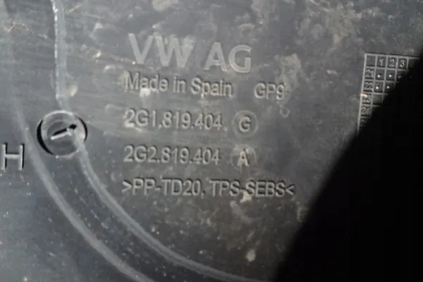 VW Taigo oikea aurinkovarjo OEM 2G1819404G image 3
