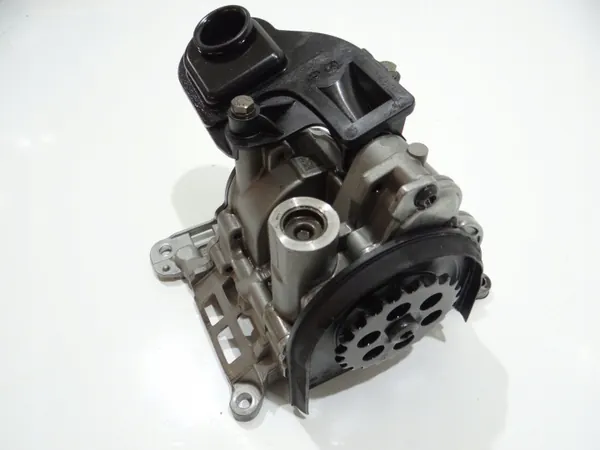 Pompe à huile BMW d'occasion OEM 7805316 3.0 D image 2
