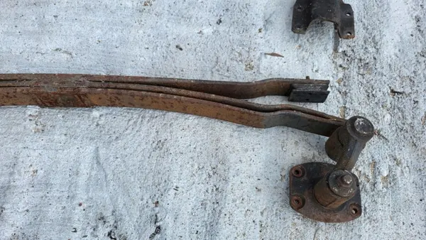 Hintere Blattfeder OEM 55020-LC40B für Nissan Cabstar image 3