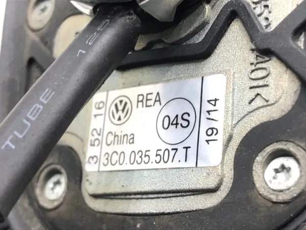 OEM 3C0035507T-antenni VW Passat B7 Sedanille image 4