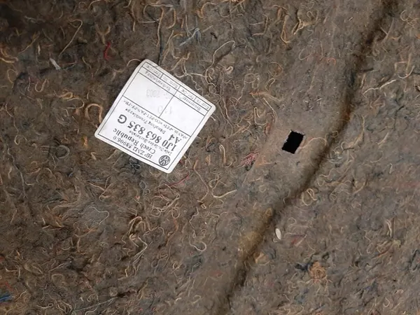 Volkswagen OE Motorabdeckungsisolierung image 3