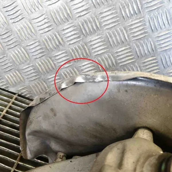 Mozzo posteriore sinistro Audi A6 2.0L 140kw OEM 8R0615611B image 4