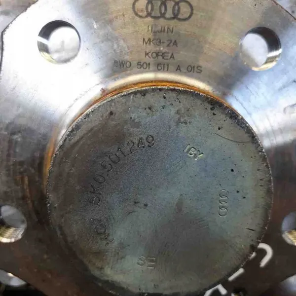 Mozzo posteriore sinistro Audi A6 2.0L 140kw OEM 8R0615611B image 7