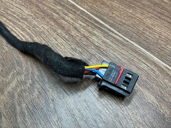 Actuador de maletero Porsche Macan OEM 95B827851G image 7