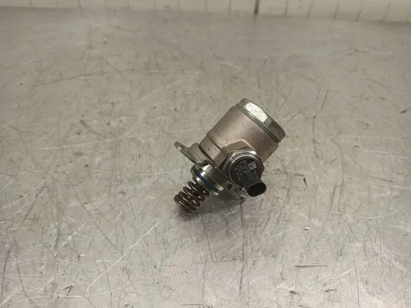 Pompe à carburant haute pression Seat Ibiza IV 2009 OEM 03C127026M image 2