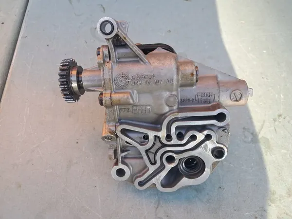 Öljypumppu VW Audi Seat 2.0 TFSI OE 06H115107AD image 4