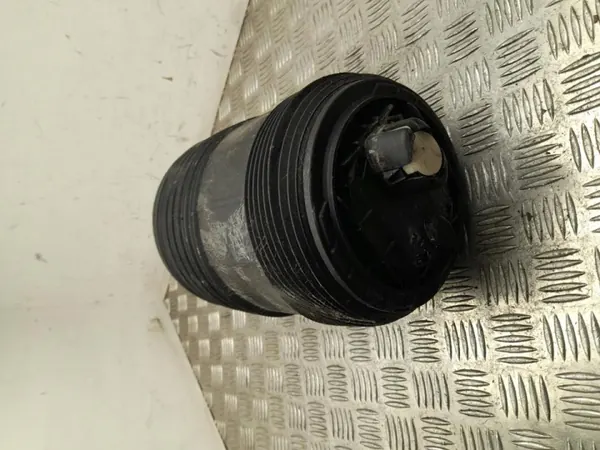 Audi Q7 2019 Taka Oikea Airbag OEM 4M0616002AA image 2