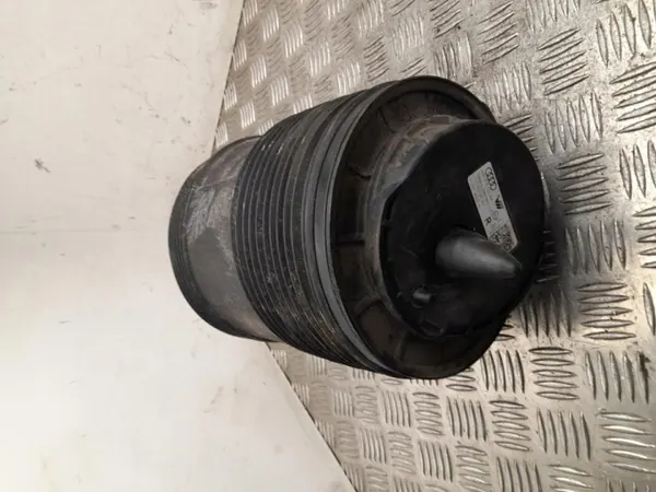 Audi Q7 2019 Taka Oikea Airbag OEM 4M0616002AA image 3