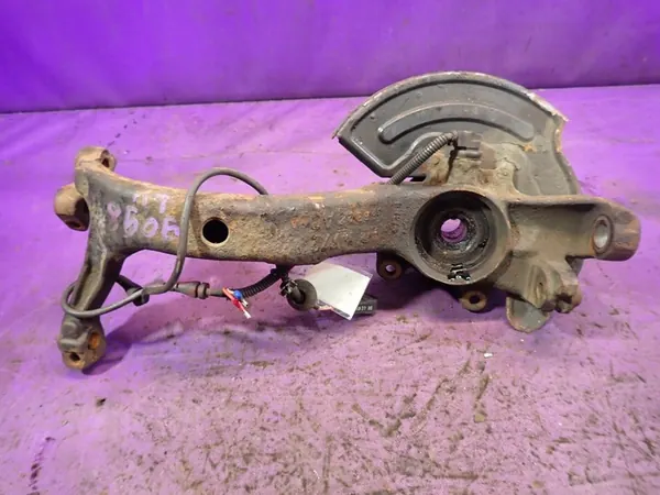 Audi A4 B5 Mozzo Anteriore Sinistro OEM 8D0407257AC image 4