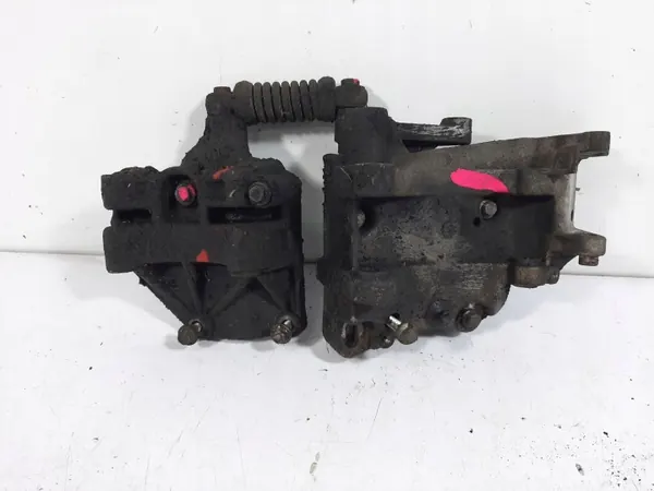 Soporte Alternador Peugeot OEM 9831005880 - Usado image 2