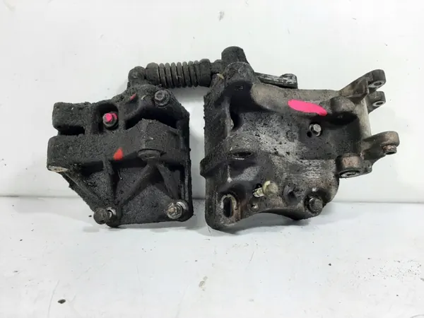 Soporte Alternador Peugeot OEM 9831005880 - Usado image 4