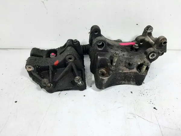 Soporte Alternador Peugeot OEM 9831005880 - Usado image 5