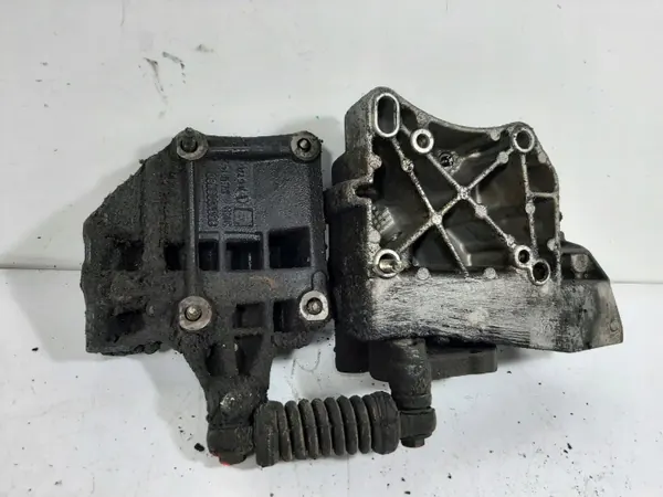 Soporte Alternador Peugeot OEM 9831005880 - Usado image 7