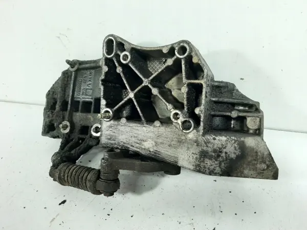 Soporte Alternador Peugeot OEM 9831005880 - Usado image 8