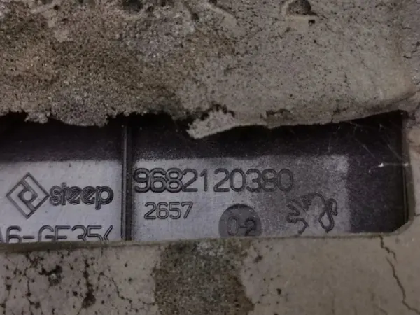 Tampa Motor Peugeot OEM 9682120380 - Usado image 8