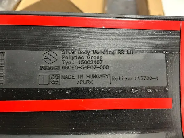 Suzuki Vitara III Vänster Bakdörrslist OEM 990E054P07000 image 3
