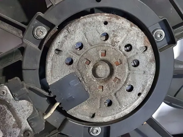 Fläktkåpa Volvo S40 2011 8M5H8C607RJ image 4