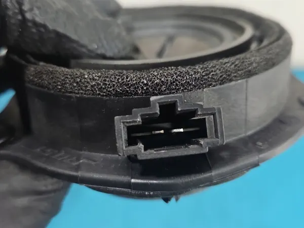 Audi A6 C6 Kaiutin OEM 4F0035411D - Käytetty image 4