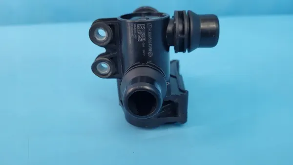 Soupape d'eau Mercedes OEM A0005061300 pour EQA 250 image 3