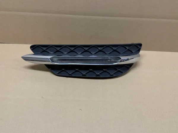 Mercedes C-klass W204 höger halogen LED DRL frontgrill image 2
