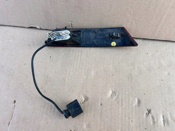 VW UP Lanterna LED Esquerda Para-choques Traseiro OEM 1S0945701A image 3