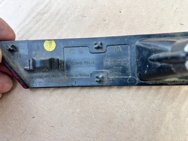VW UP Lanterna LED Esquerda Para-choques Traseiro OEM 1S0945701A image 4