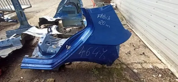 Linker achterzijde paneel OEM 6V6809601D Skoda Fabia III image 2